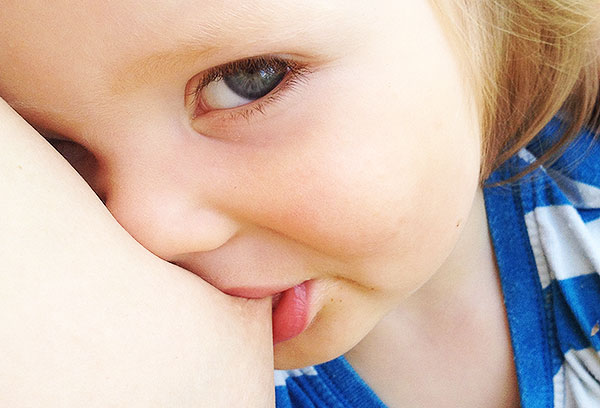 karmiace-cyce-na-ulice